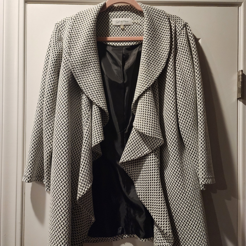 Calvin Kline Women's Cape Jacket Size 14. Item# 0116261J